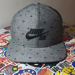 Nike sb snap back hat